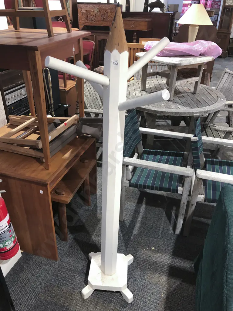 Children's Pencil Form Coat Rack Image 1++