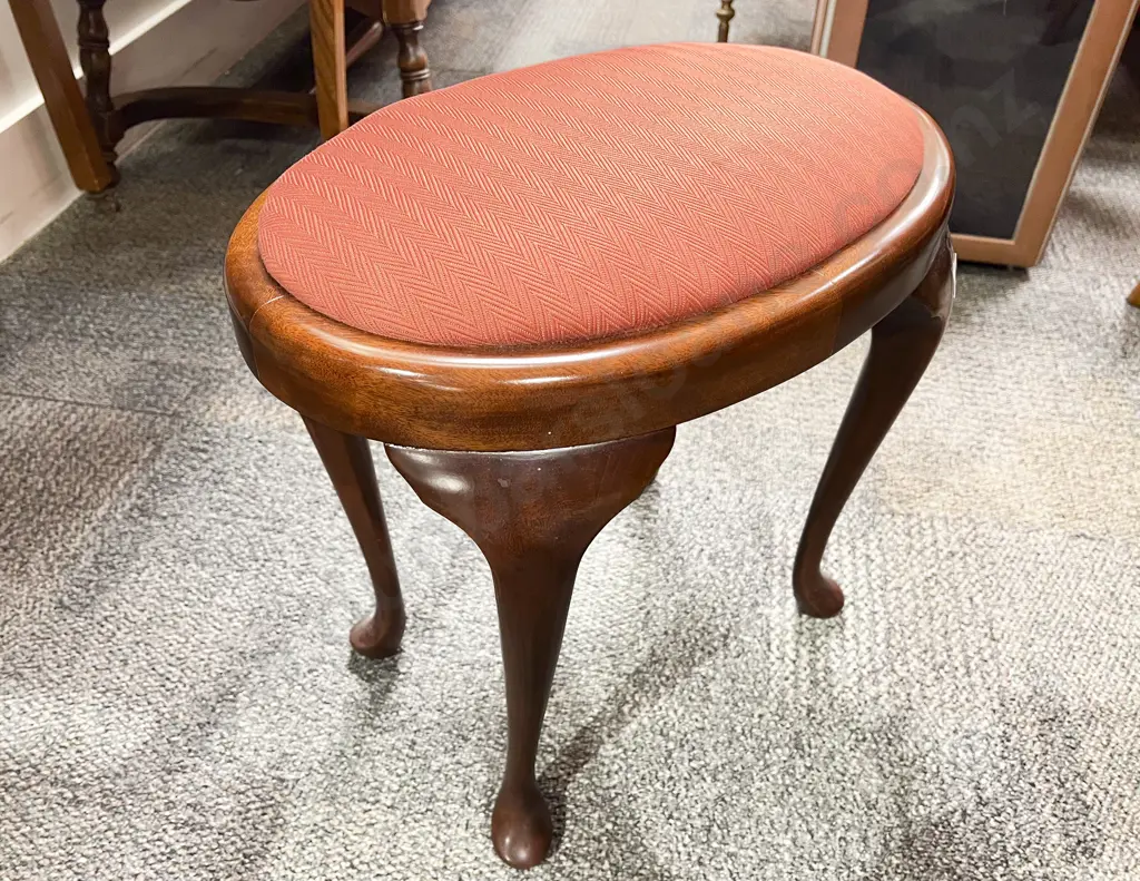 Oval Dressing Stool on Cabriole Legs Image 1++