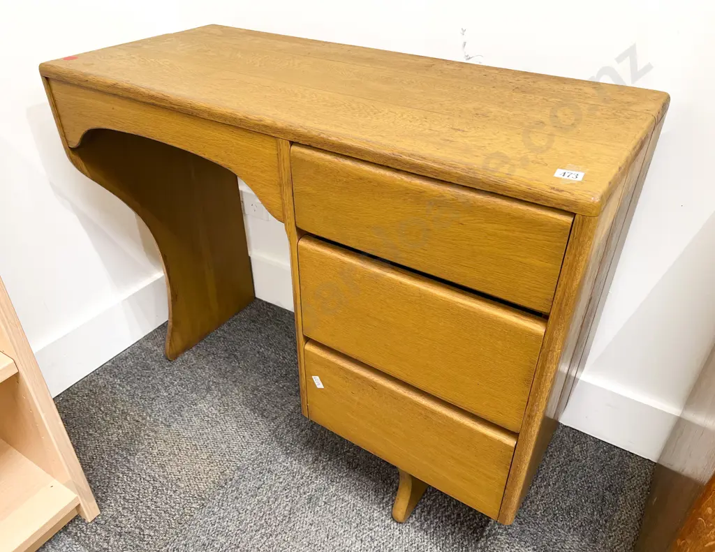 Small Oak Desk Image 1++