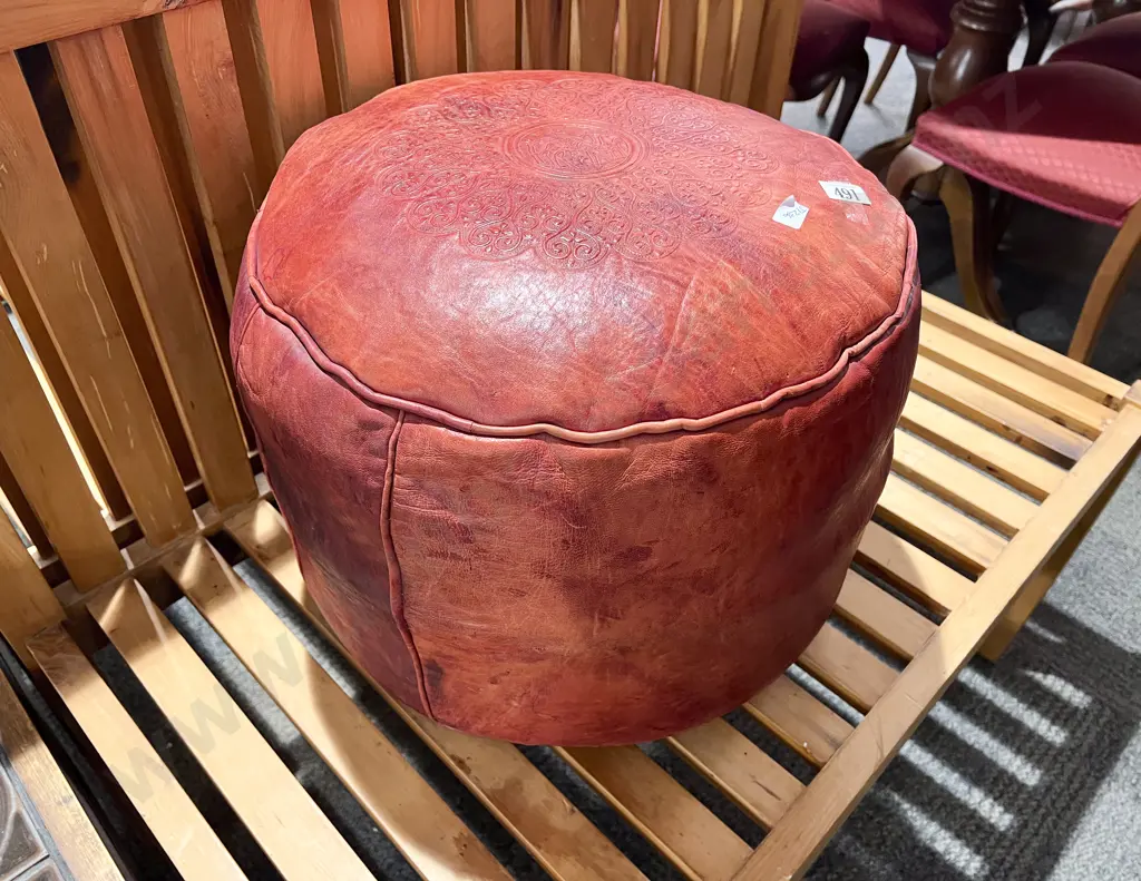 Leather Pouffe Image 1++