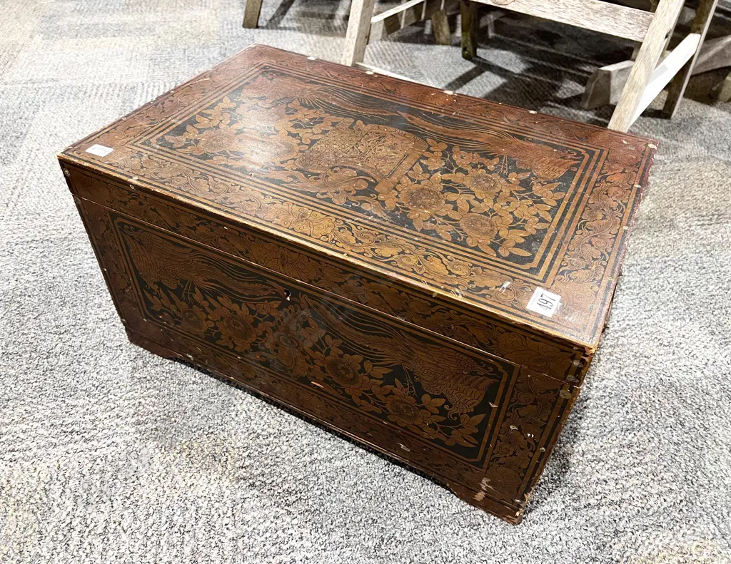 Lacquered Chinoiserie Small Storage Chest with Fitted Interior Image 1++