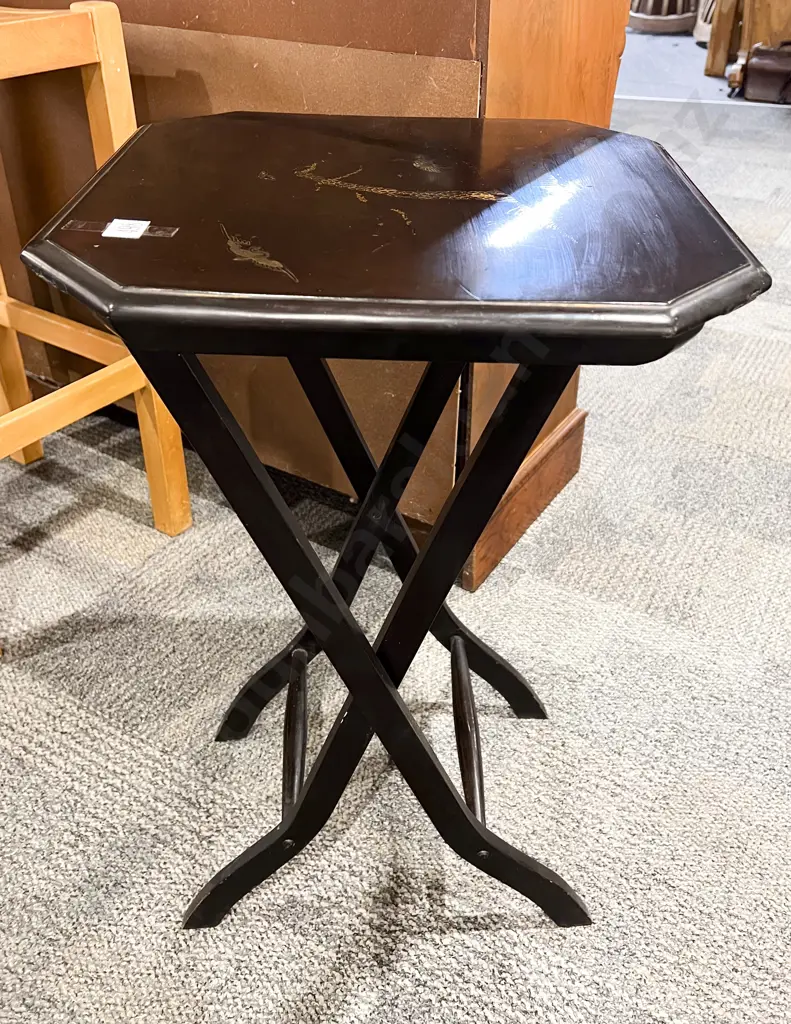 Lacquered Folding Side Table Image 1++