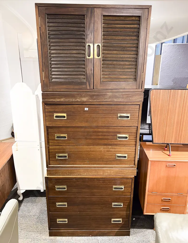 Pair of Three Drawer Chests together with Associated Cabinet Image 1++