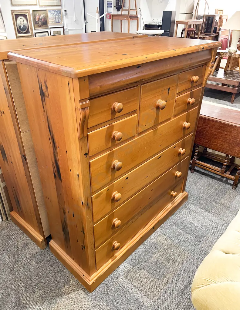 Woodpeckers Made NZ Kauri Scotch Chest Image 1++