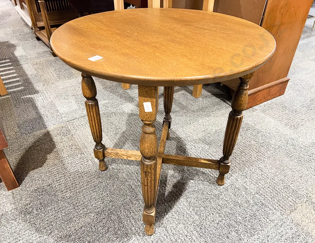 Oak Circular Side Table Image 1++