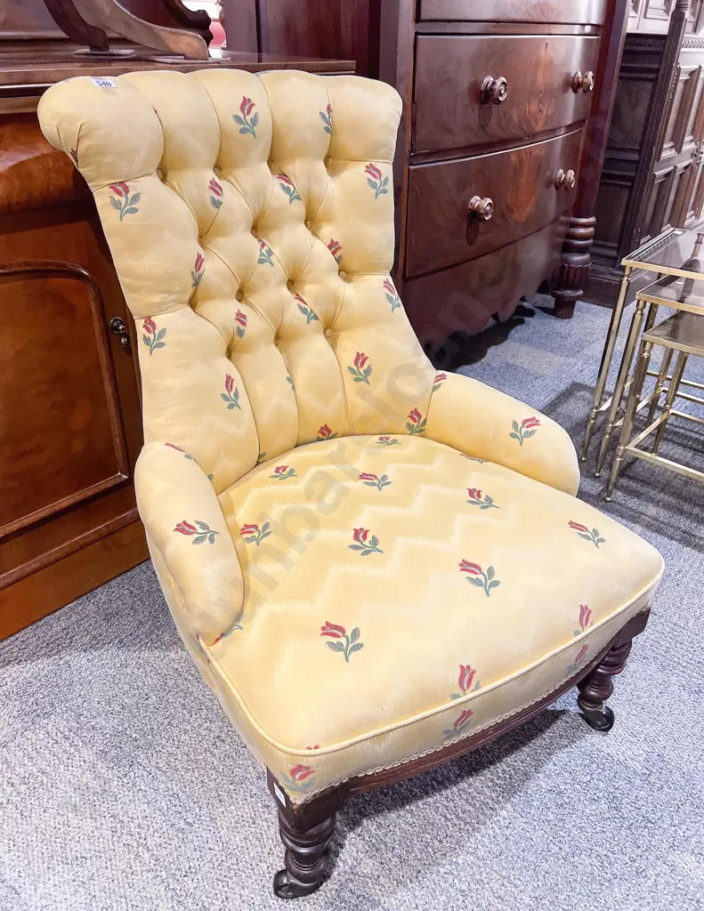 Victorian Modern Upholstered Button Back Bedroom Chair Image 1++