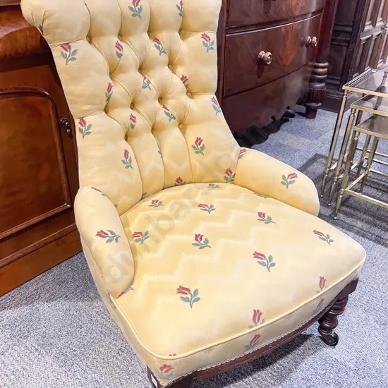 Victorian Modern Upholstered Button Back Bedroom Chair