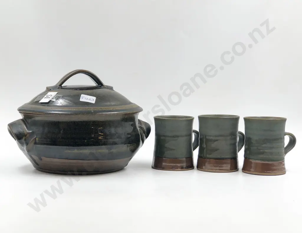 Peter Stichbury Casserole Dish and Three Mugs Image 1++