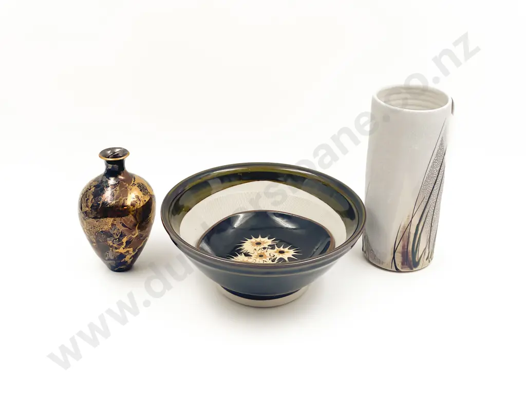 Four Pieces of Assorted NZ Pottery including Marcia Wilkinson Dish Image 1++