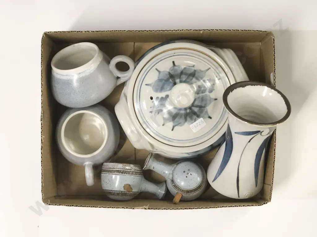 Small Qty of Assorted NZ Pottery Image 1++