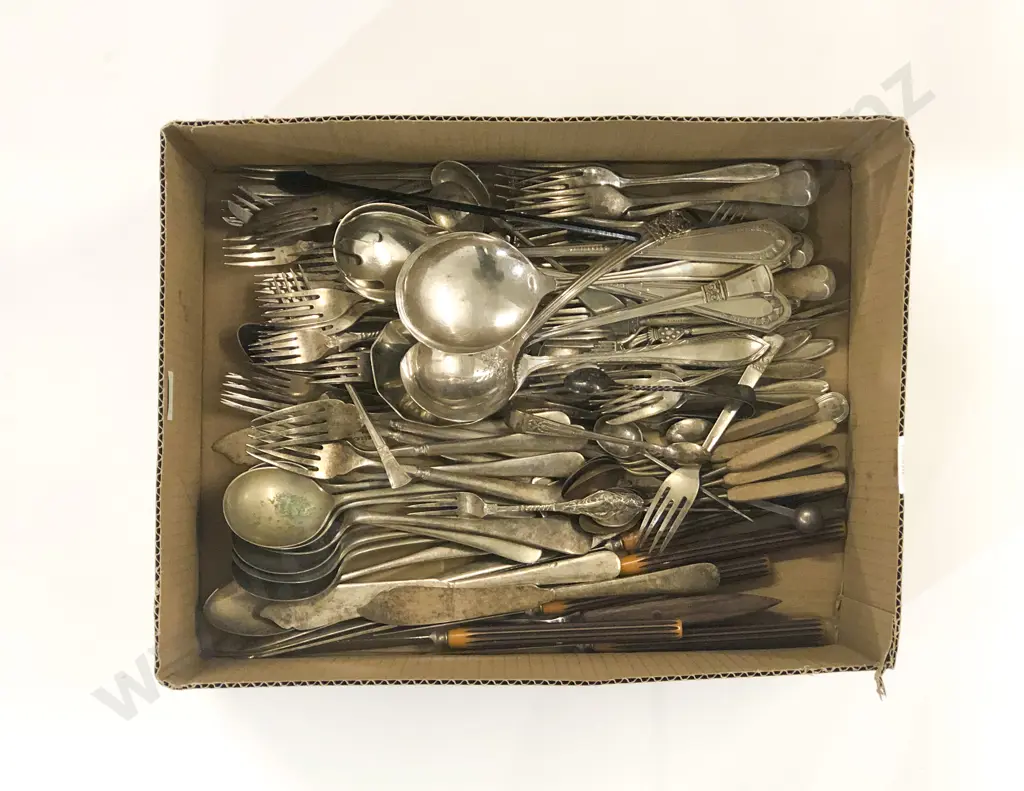 Qty of Assorted Cutlery Etc. Image 1++