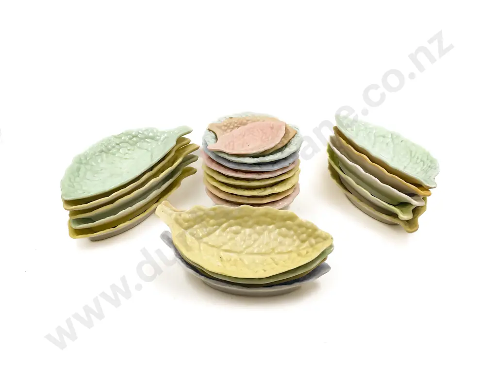 Qty of Gambit Ware Leaf Form Dishes and Small Bowls Image 1++