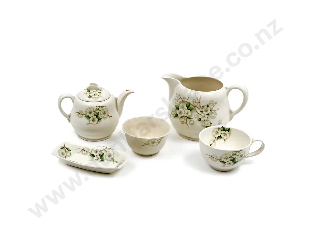 Clarice Cliff "Geramics" Pattern Dinnerware together with Similar Pattern Extras Image 1++