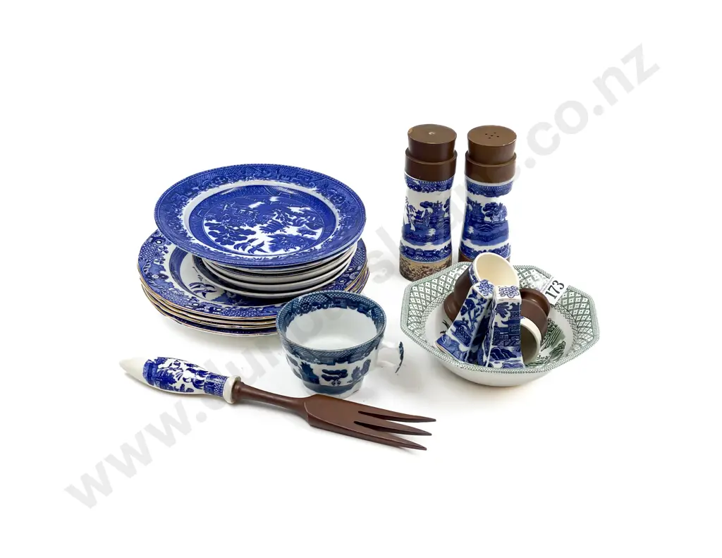 Qty of Assorted Blue and White Etc Image 1++