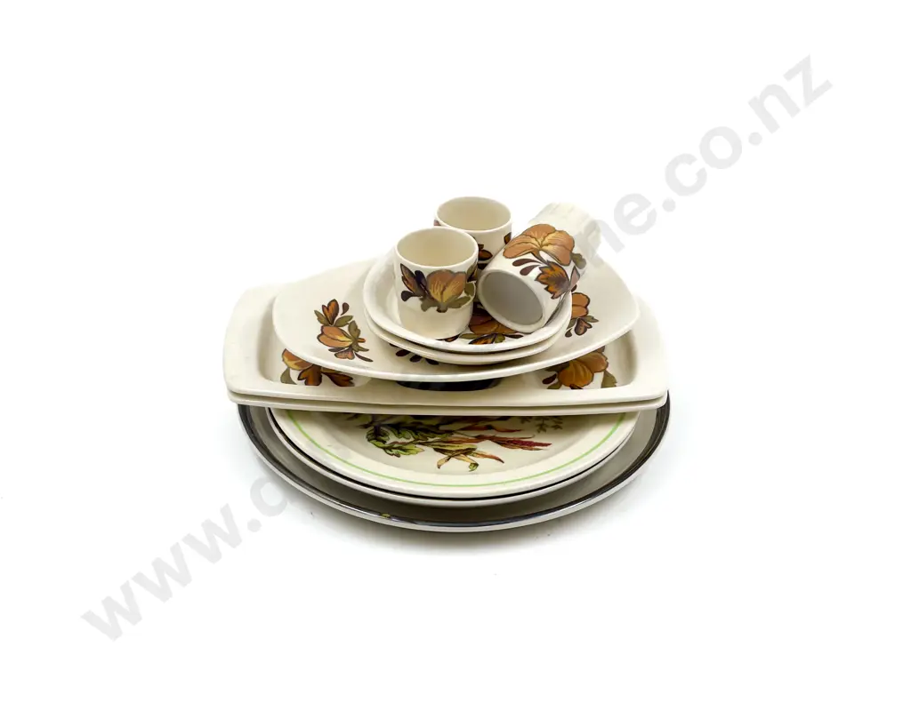 Qty of Royal Worcester Stoneware Image 1++