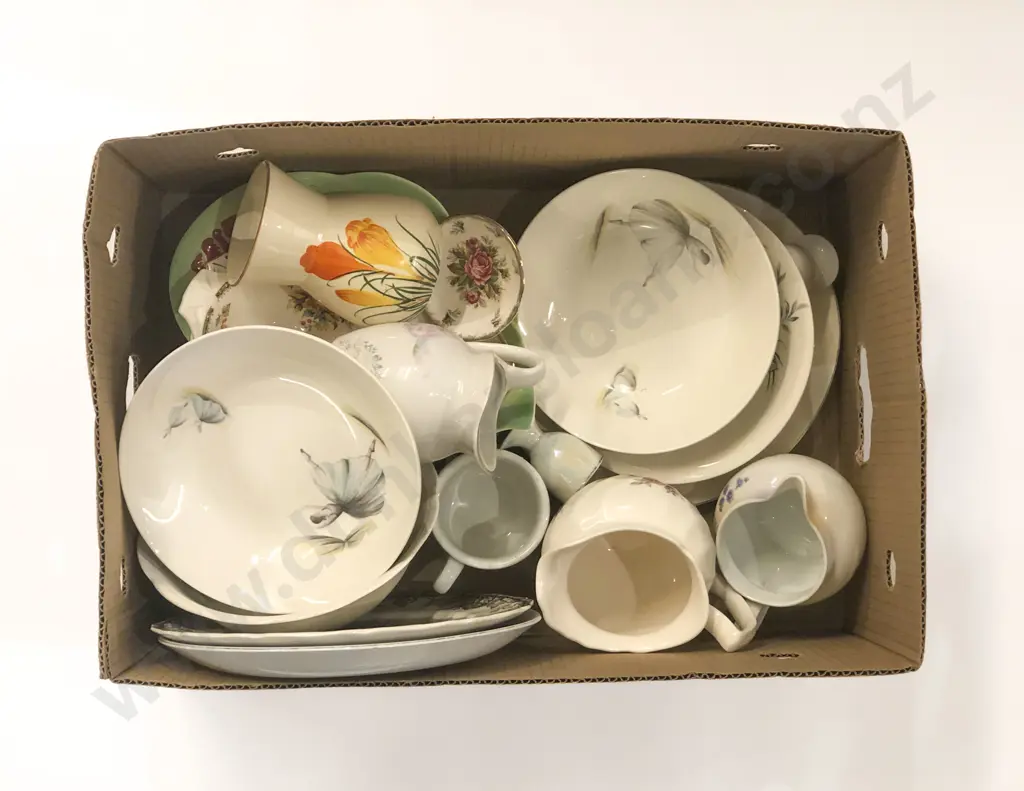 Qty of Assorted Fancy China incl Clarice Cliff Image 1++