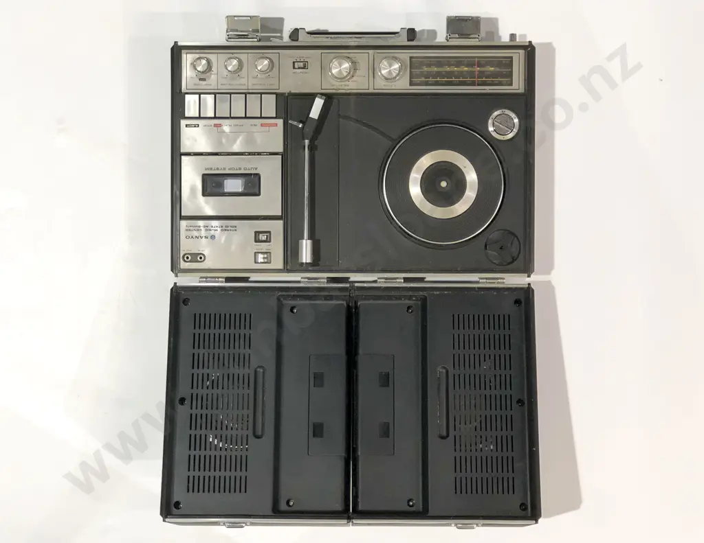 Sanyo Portable Stereo Music Centre Image 1++