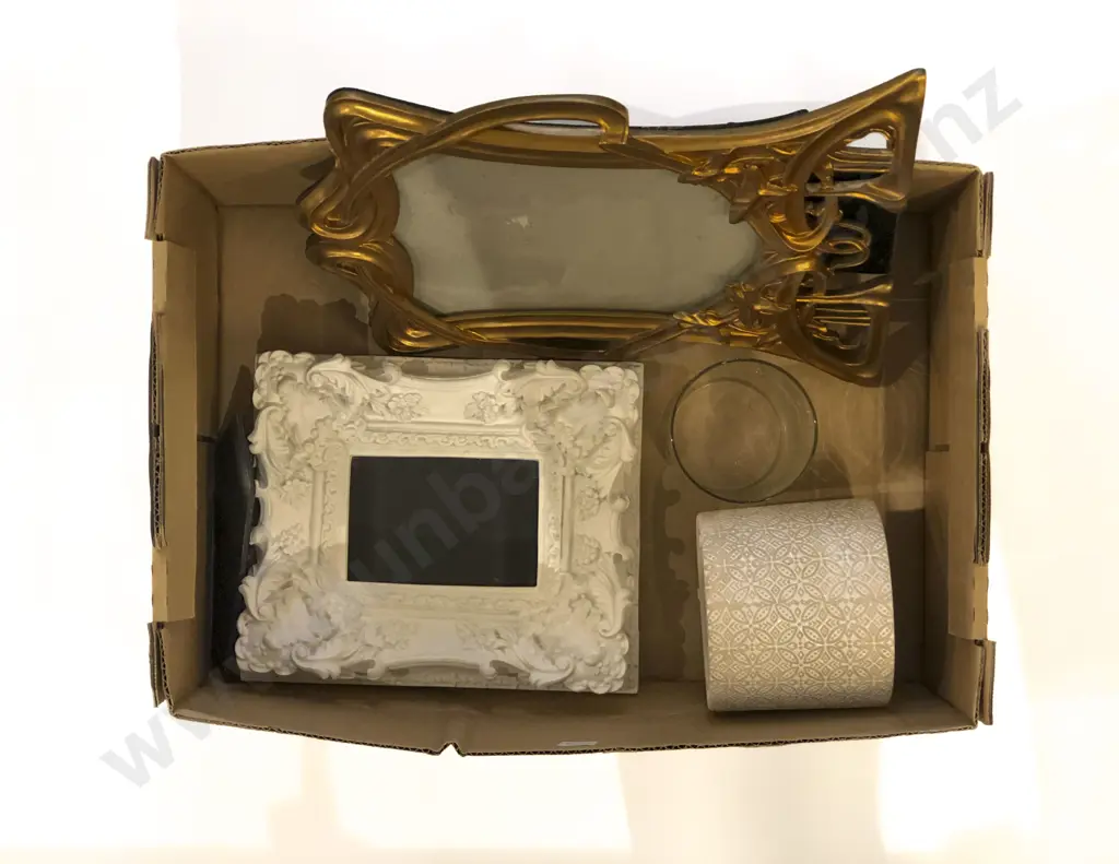 Art Deco Style Picture Frame with Other Decorative Picture Frame and Assorted Image 1++