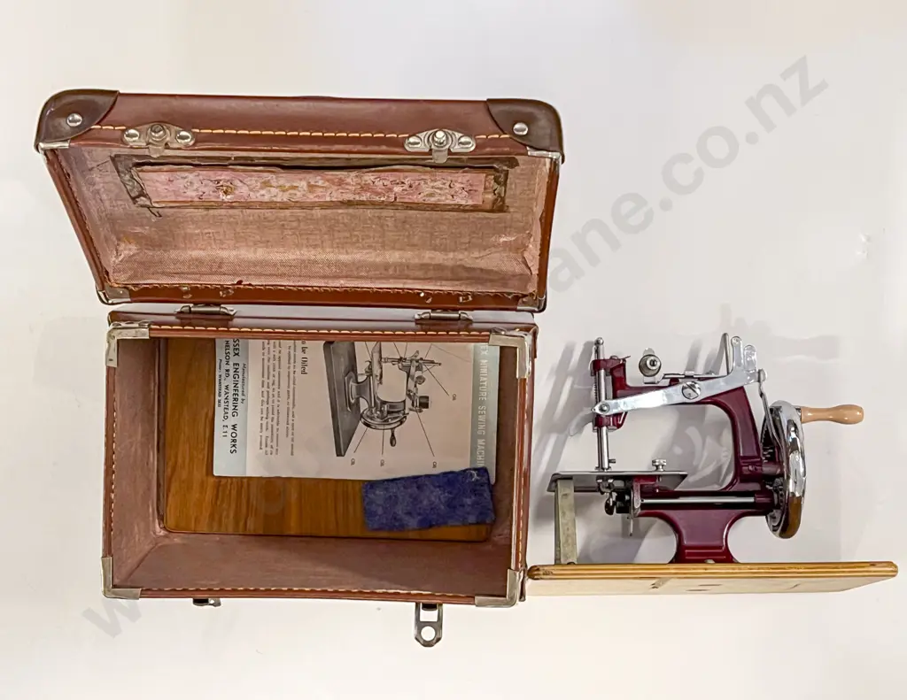 The Essex Miniature Sewing Machine in Leather Carry Case Image 1++