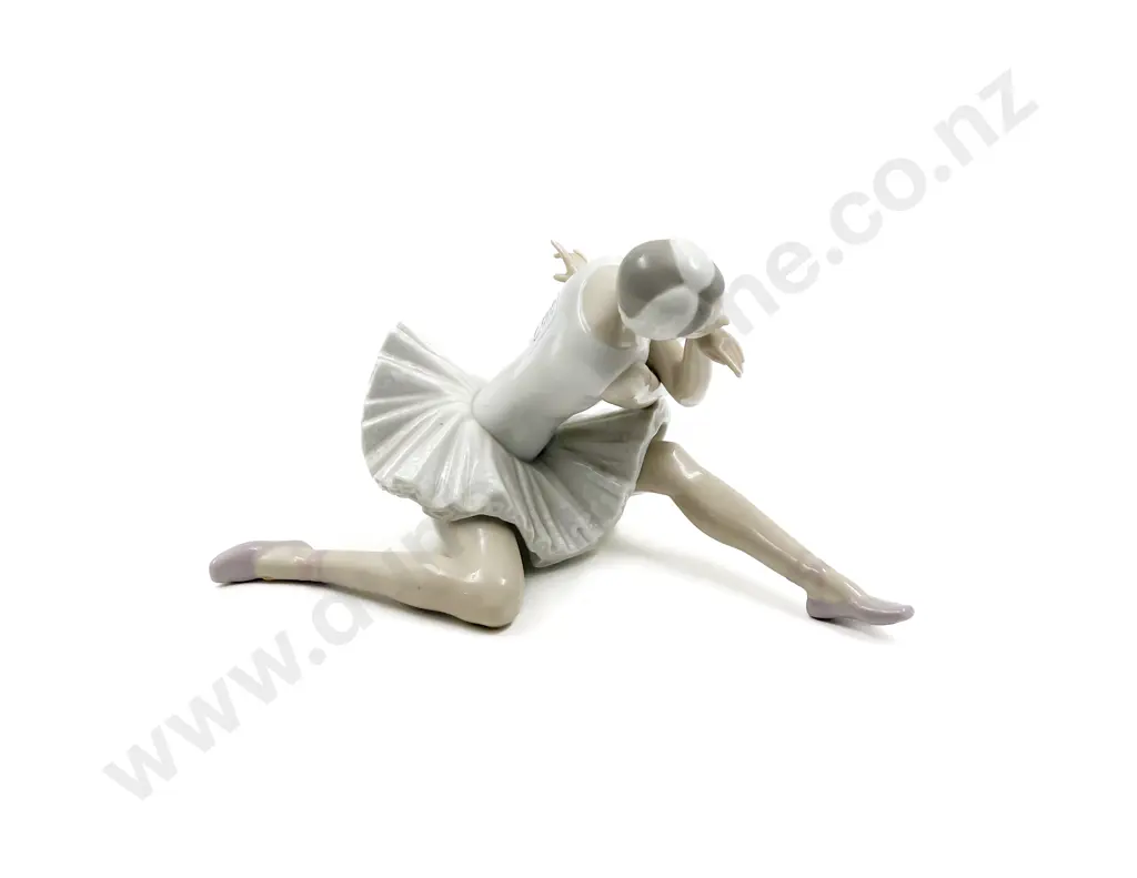 Lladro Figure of Ballet Dancer Image 1++