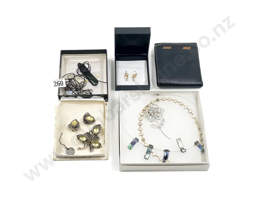 Qty of Assorted Costume Jewellery together with Leather Wallet Image 1++