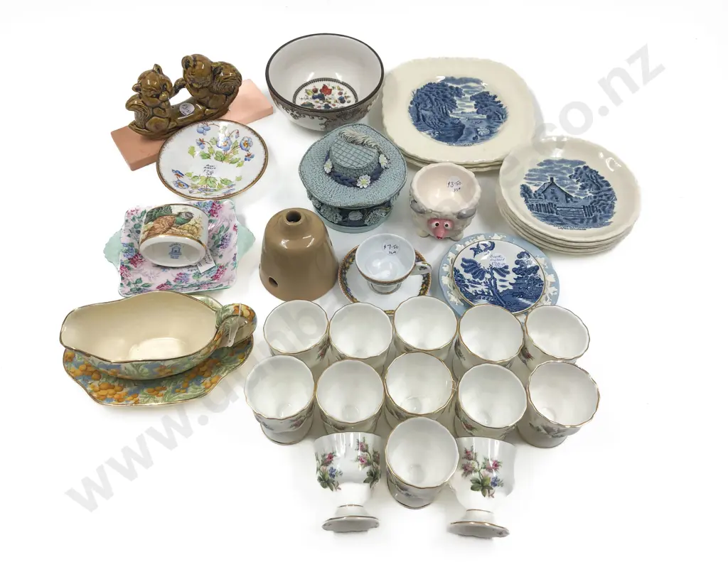 Small Qty of Assorted Fancy China Etc. Image 1++