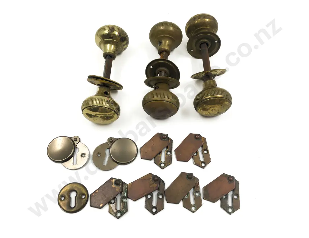 Small Qty of Assorted Vintage Door Handles and Keyholes Image 1++