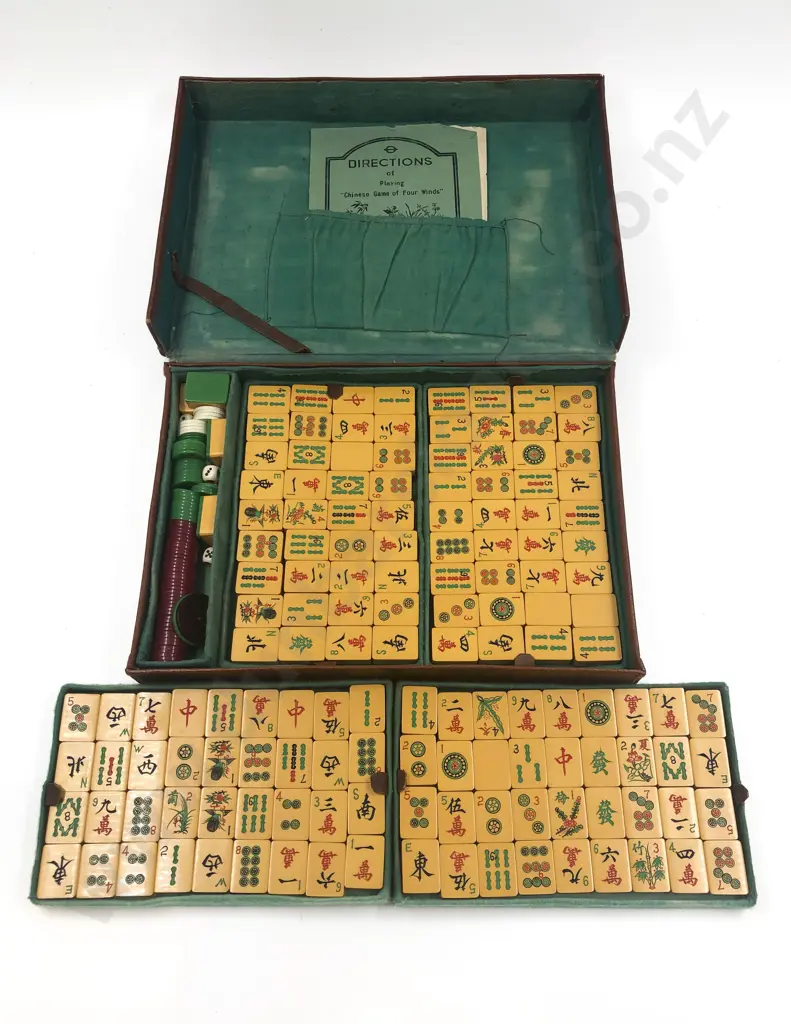 Vintage Mahjong Set Image 1++