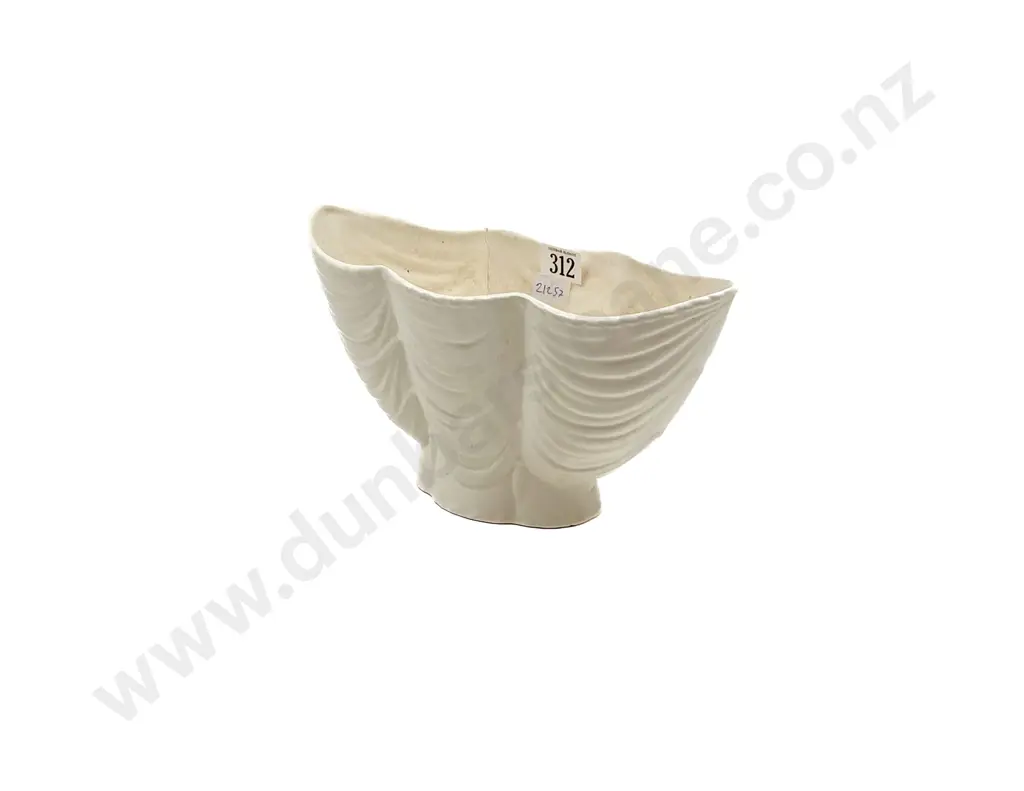 Crown Lynn Fan Shaped Mantle Vase Image 1++