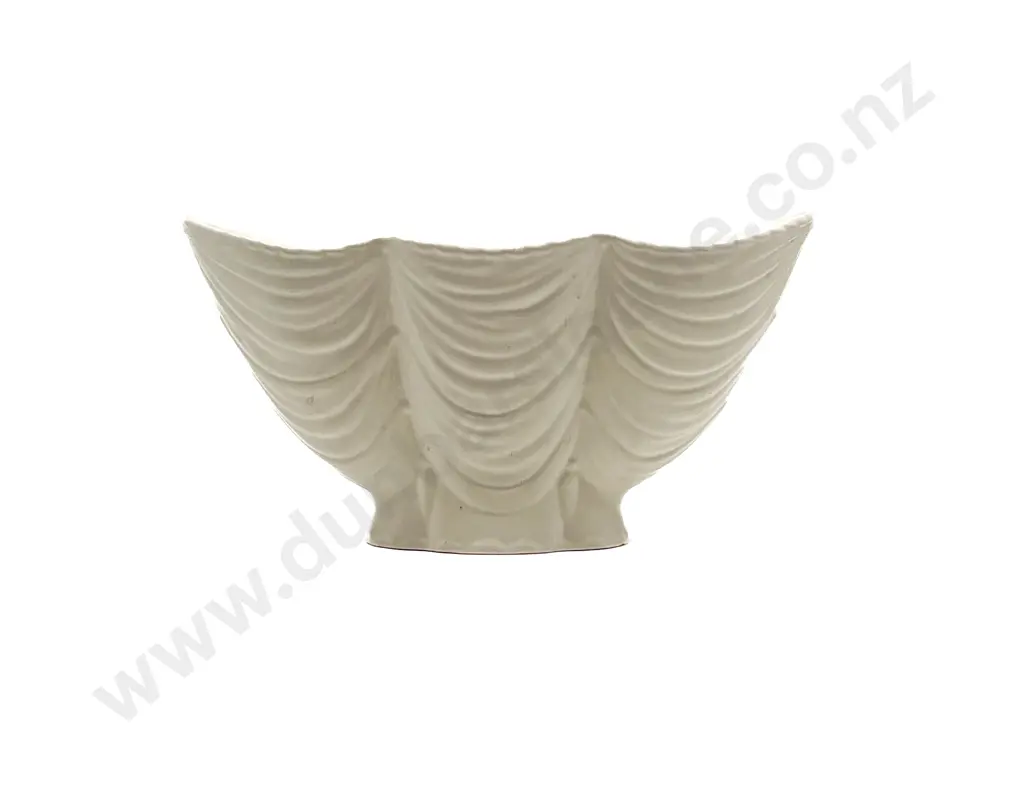 Crown Lynn Fan Shaped Mantle Vase Image 1++