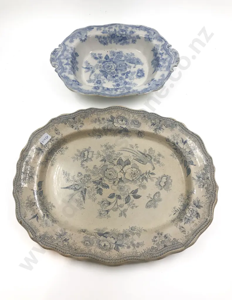 Two Pieces of Pheasant Decorated Blue and White China including Ashet Image 1++