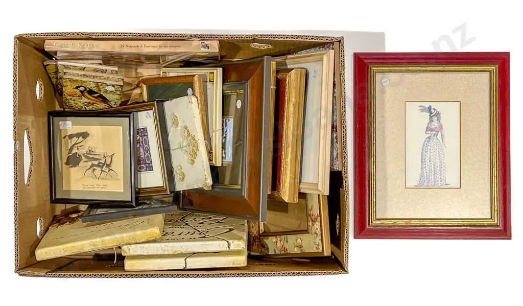 Qty of Assorted Picture/Photo Frames and Decorative Wall Hangings Image 1++