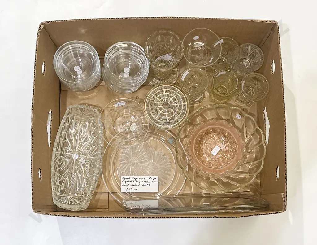 Box of Assorted Glassware Image 1++