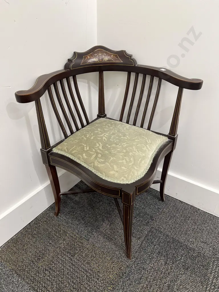 Inlaid Corner Armchair Image 1++