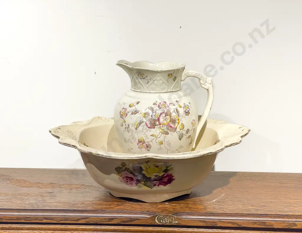Vintage Floral Jug and Associated Basin Image 1++