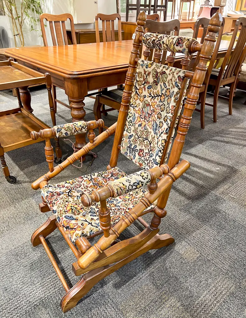 Rocking Chair Image 1++