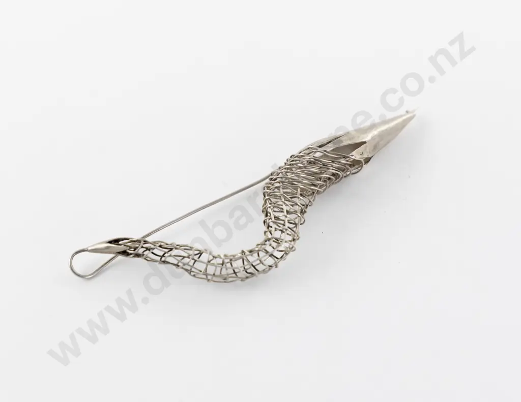 NZ Jeweller Lisa Walker S/S Brooch Image 1++