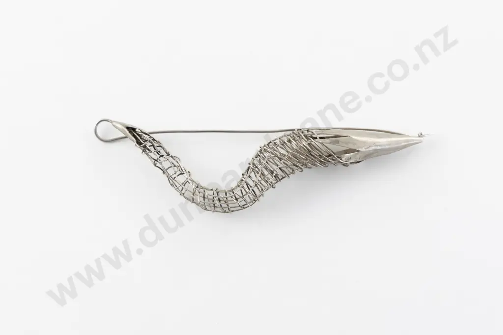 NZ Jeweller Lisa Walker S/S Brooch Image 1++