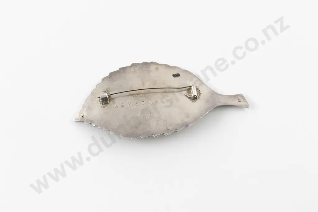 NZ Jeweller Lynne Kelly .925 Silver Leaf Brooch Image 1++
