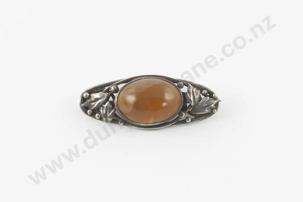 Australian Jeweller Rhoda Wager (1875 - 1953) S/S and Carnelian Brooch Image 1++