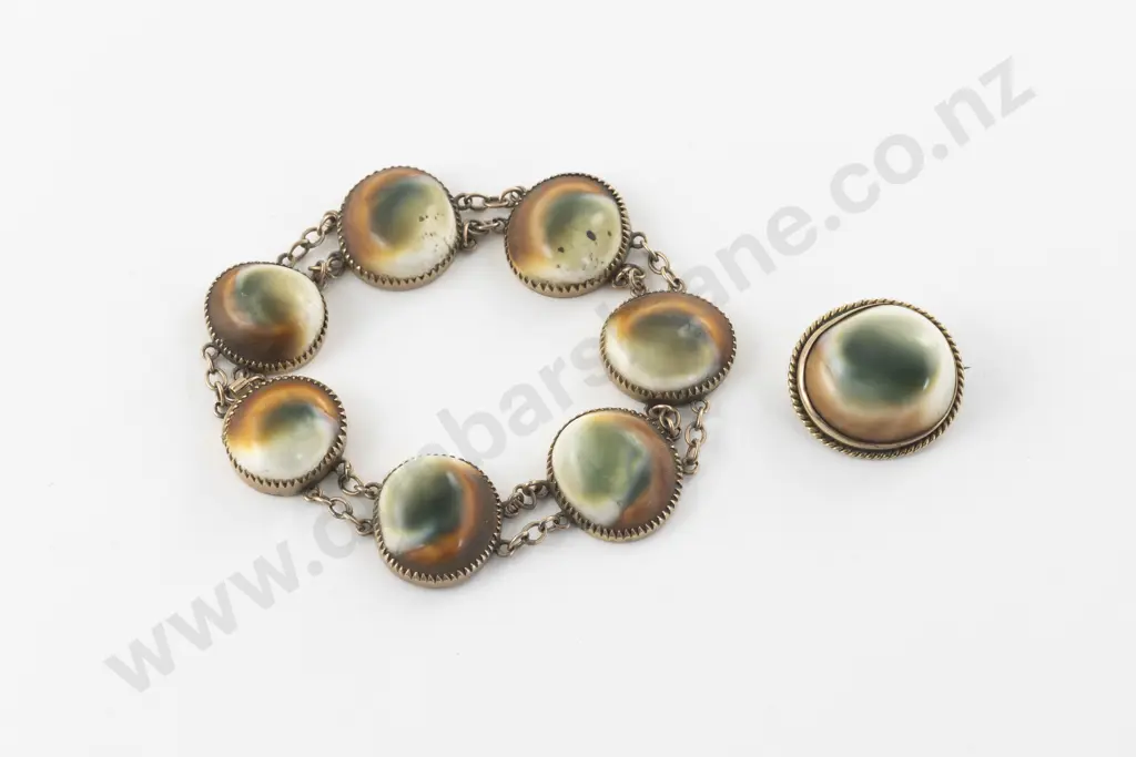 NZ Colonial 9ct Mounted Cats Eye Bracelet Image 1++