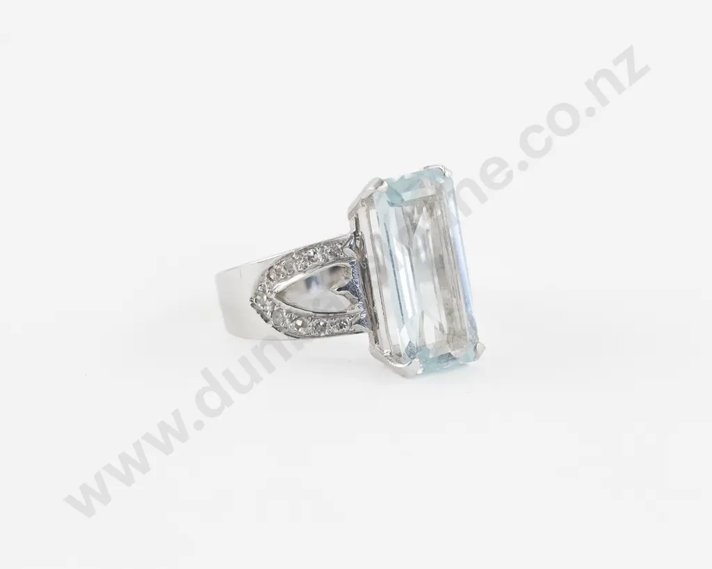 18ct White Gold 19Stone Aquamarine and Diamond Dress Ring Image 1++