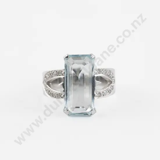 18ct White Gold 19Stone Aquamarine and Diamond Dress Ring