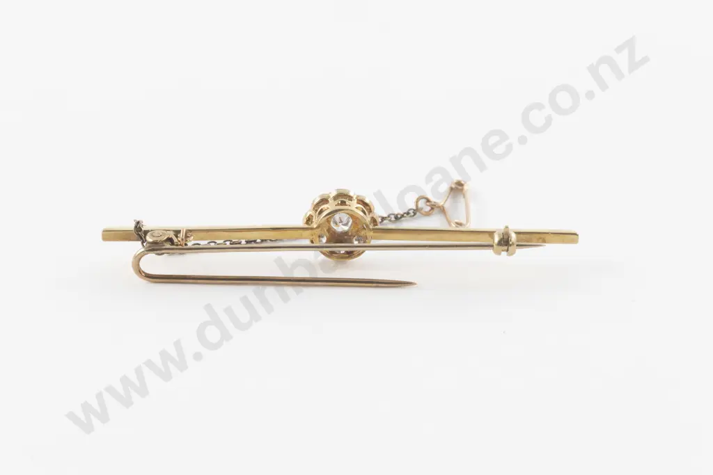 18ct Nine Stone Diamond Cluster Bar Brooch Image 1++