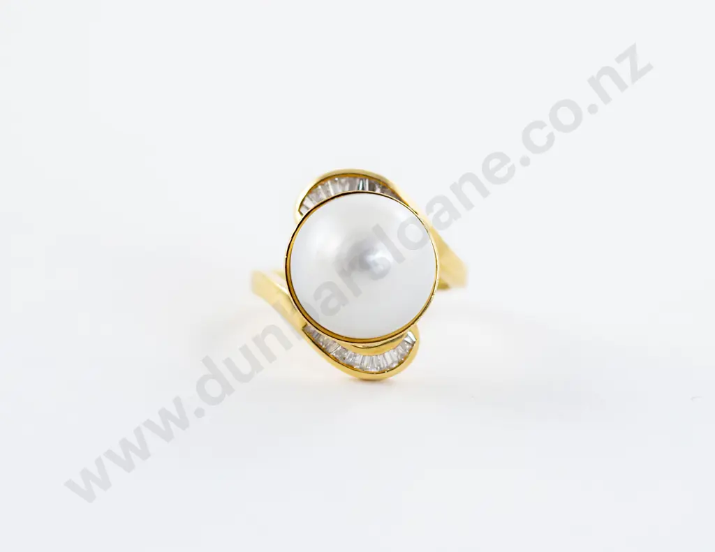 18ct Single Cultured Pearl and Diamond Ring Image 1++