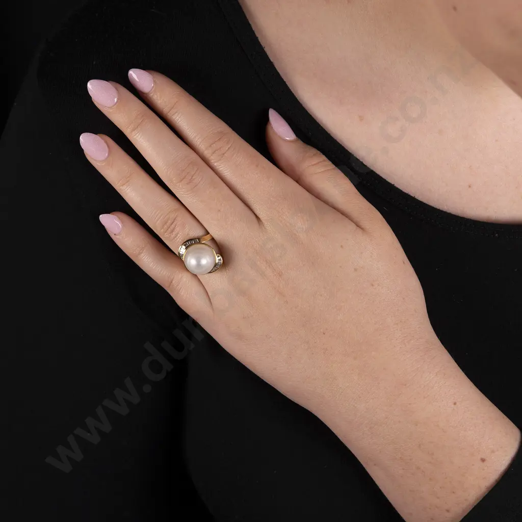 18ct Single Cultured Pearl and Diamond Ring Image 1++