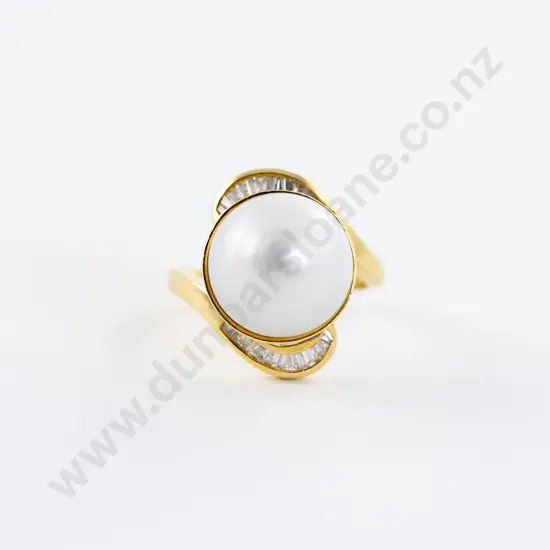 18ct Single Cultured Pearl and Diamond Ring