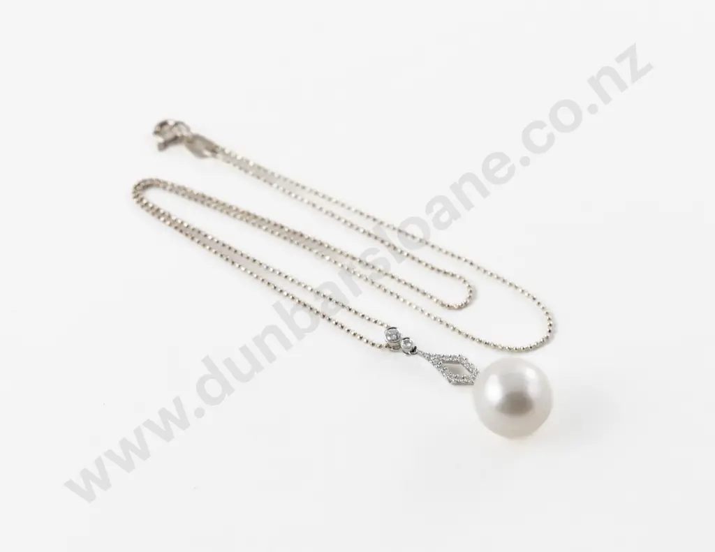 18ct White Gold 24Stone Diamond and Single South Seas Cultured Pearl Pendant Image 1++