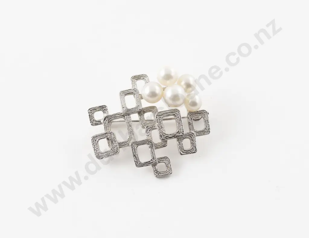 Modern Design S/S Cultured Pearl Brooch Image 1++