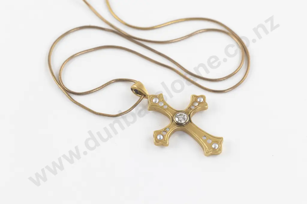 18ct 13Stone Diamond and Pearl Cross Pendant Image 1++
